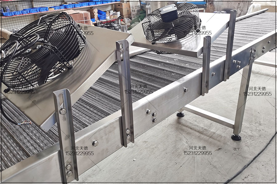 網(wǎng)帶輸送機