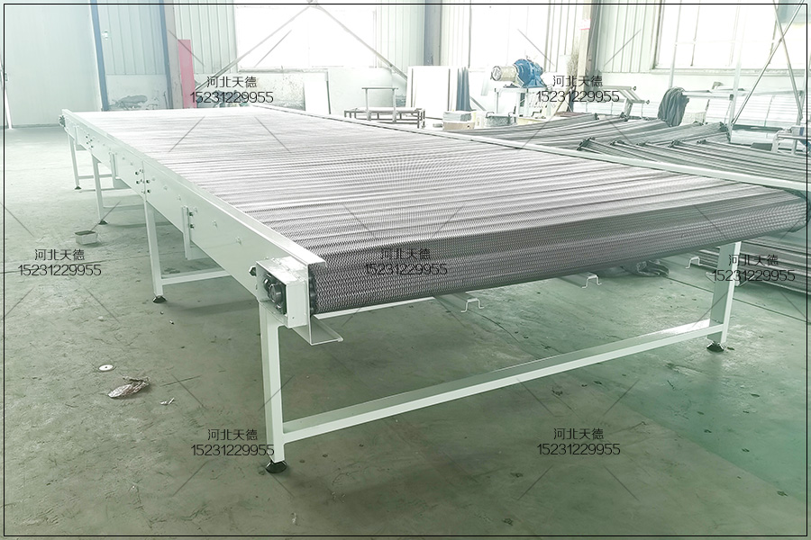 冷卻流水線輸送機(jī)